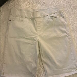 Gloria Vanderbilt White Bermuda Stretch Shorts